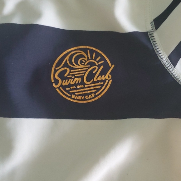 Gap Onsie Rashguard - Picture 2 of 3